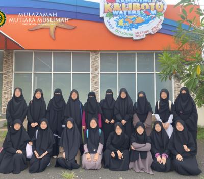 Rihlah Ceria Mutiara Muslimah di Kolam Renang Khusus Perempuan